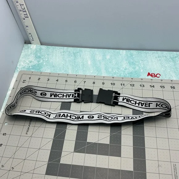 Michael Kors reversible Black and White Belt - Picture 6 of 6